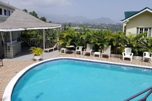 Ridgeview suite 4 — 4-Star Luxury Hotel in Kingston, Jamaica