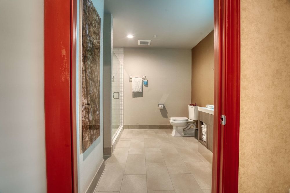 Best Western Premier NOHO Inn - photo 40