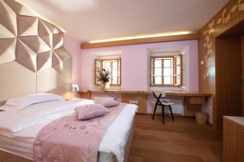 Škrabčeva domačija — 4-Star Luxury Hotel in Ribnica, Slovenia