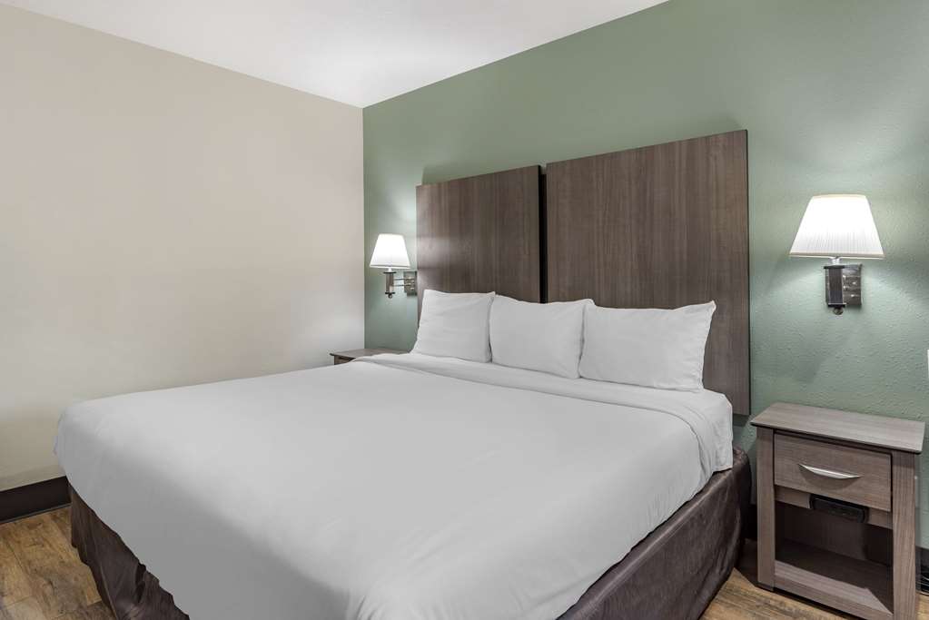 Econo Lodge Portland Airport - photo 11