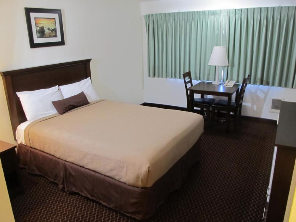 Silver Sands Motel - photo 9