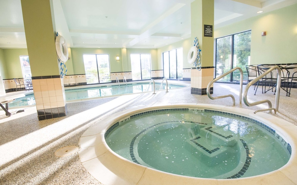 Hampton Inn Brattleboro - photo 13