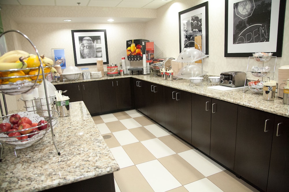 Hampton Inn & Suites Alpharetta - photo 34
