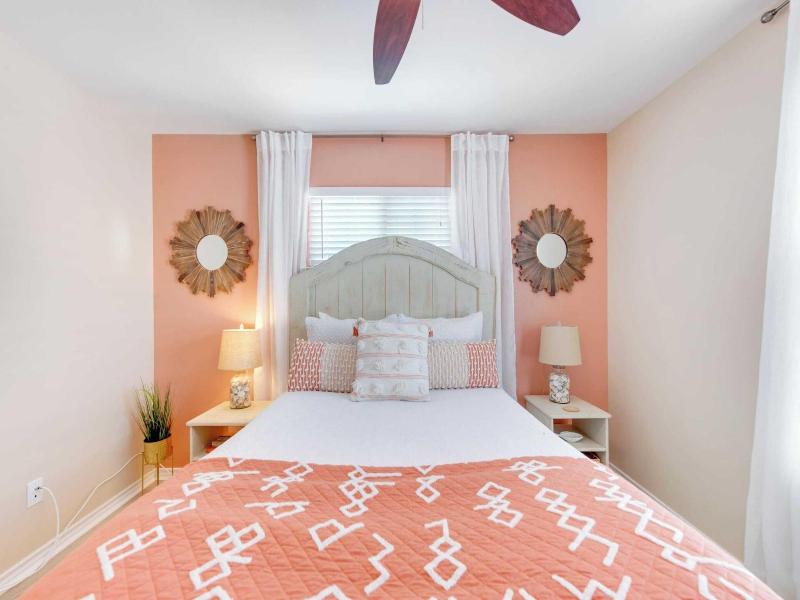 Salty Peach by Avantstay Private Pool New Decor - photo 17