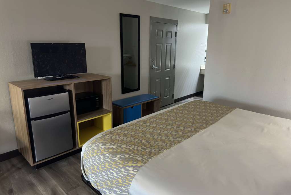 Days Inn & Suites by Wyndham Opelousas - photo 17