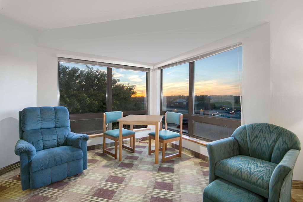 Super 8 by Wyndham Toledo - photo 9