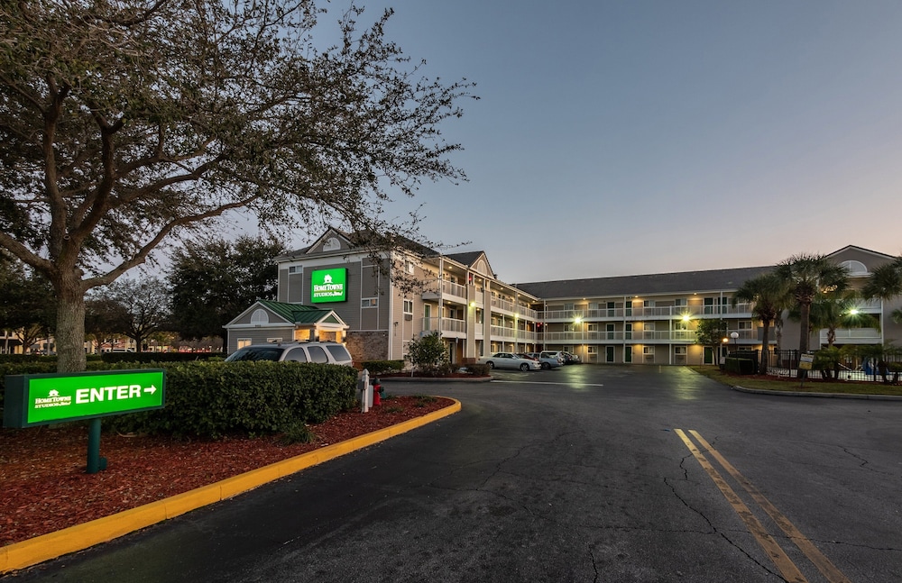 HomeTowne Studios by Red Roof Orlando South - photo 31