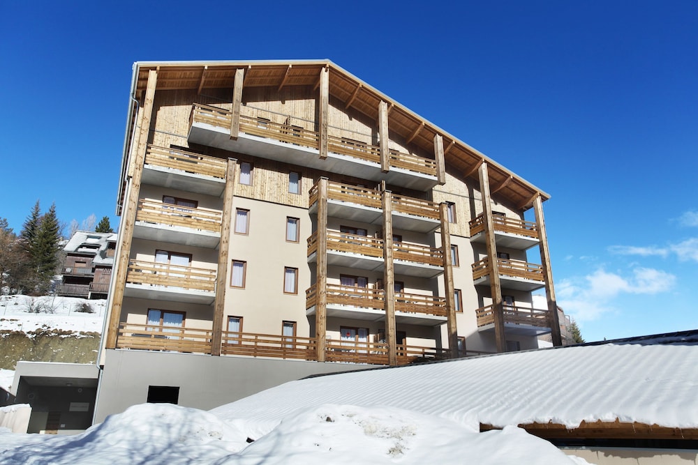 Odalys Residence le Village du Praroustan — 4-Star Luxury Hotel in Barcelonnette, France