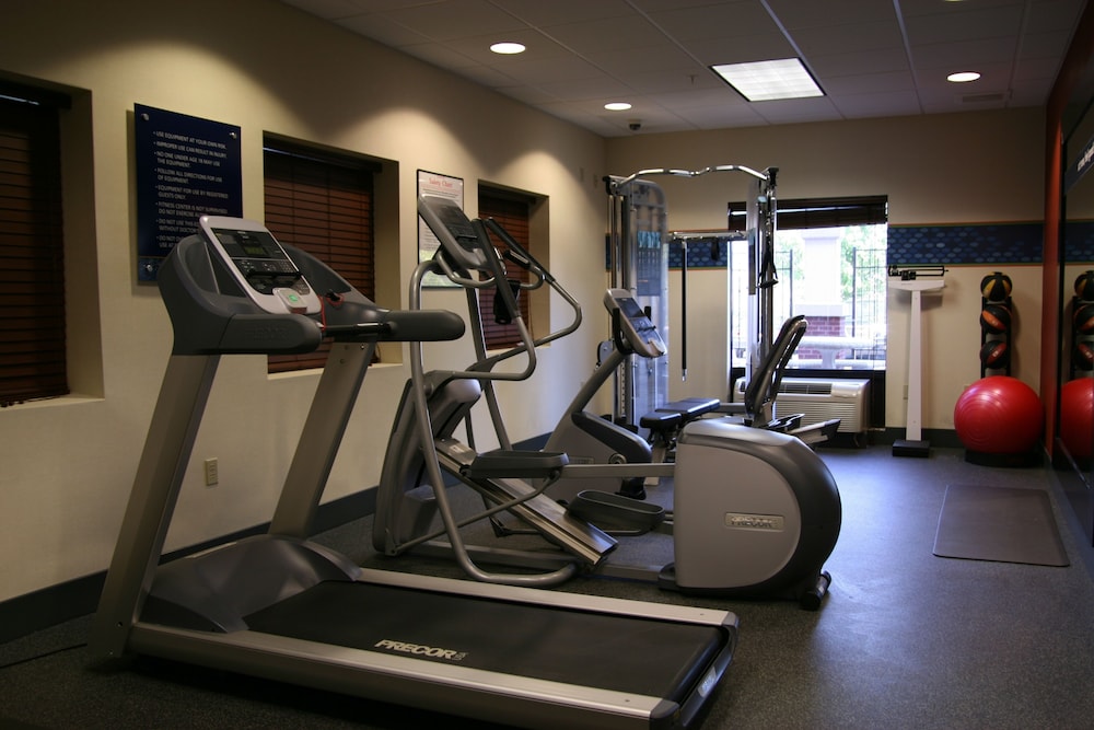 Hampton Inn & Suites Manchester Bedford - photo 25