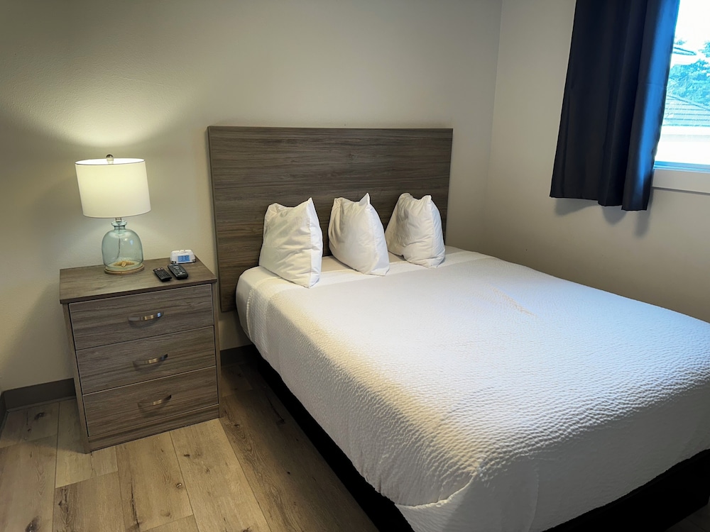 West Beach Suites - photo 13