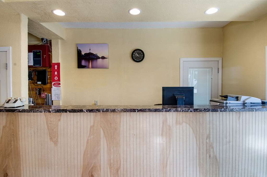 Econo Lodge West Yarmouth on Cape Cod - photo 8