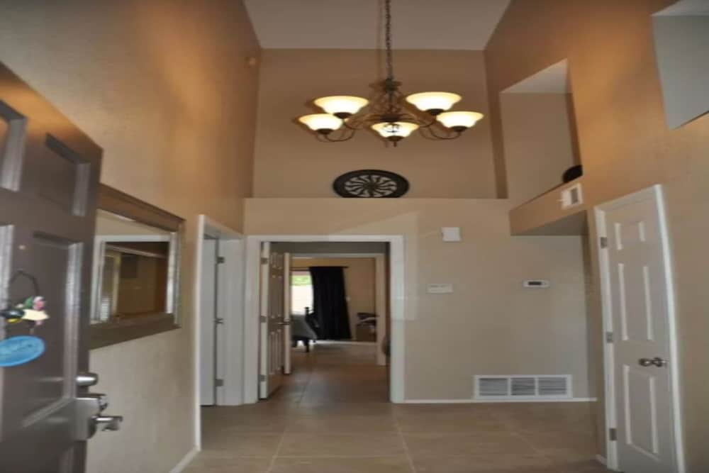 Charming 2BR 2BA by BlueBarrelHomes - photo 18