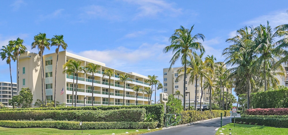 The Ambassador Palm Beach Hotel & Residences - photo 2