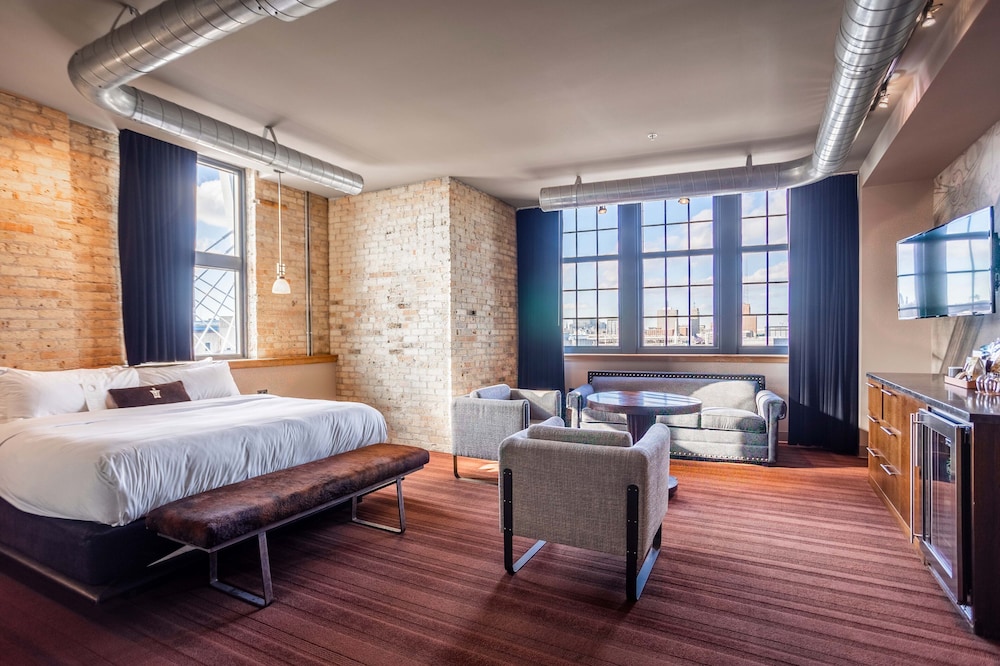 The Iron Horse Hotel - photo 2