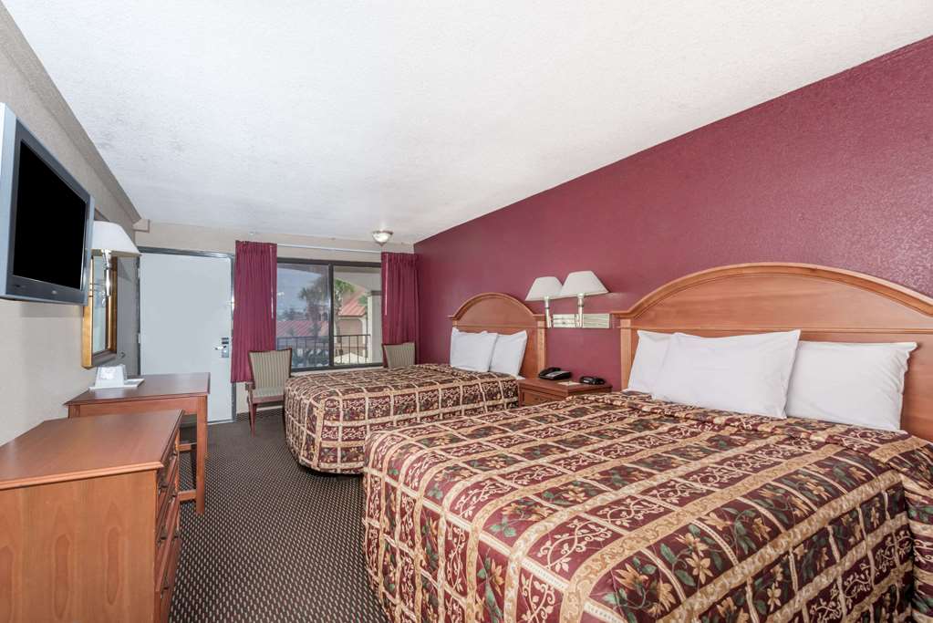 Days Inn by Wyndham San Antonio Splashtown ATT Center - photo 8