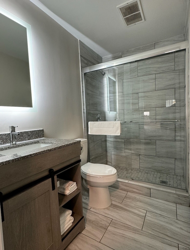 Days Inn & Suites by Wyndham Port Huron - photo 47