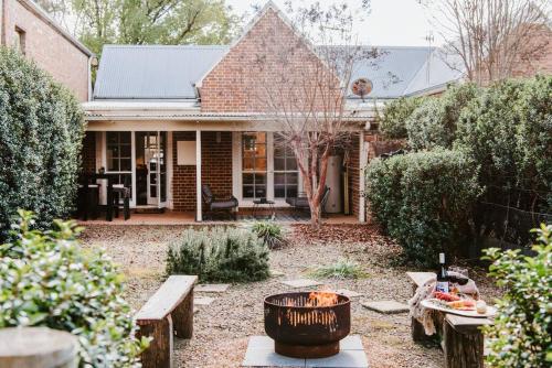 Kareela Cottage A Charming Country Getaway — 4-Star Luxury Hotel in Mudgee, Australia
