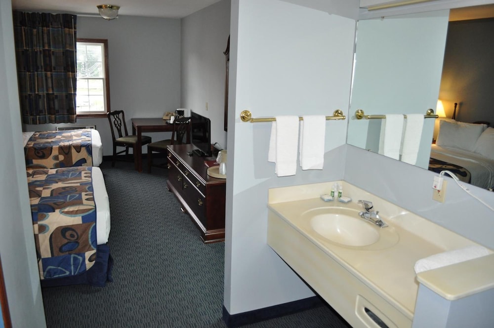 Grand Islander Hotel - photo 6