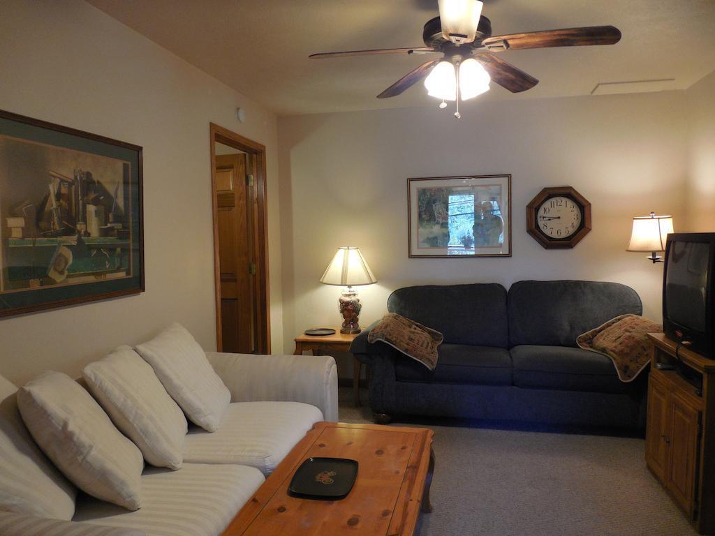 Julian Country Inn - photo 12