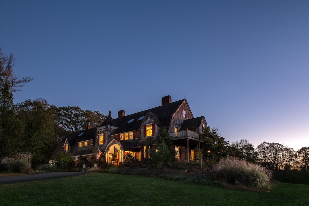 Inn at Lake Joseph — 4-Star Luxury Hotel in Monticello, United States