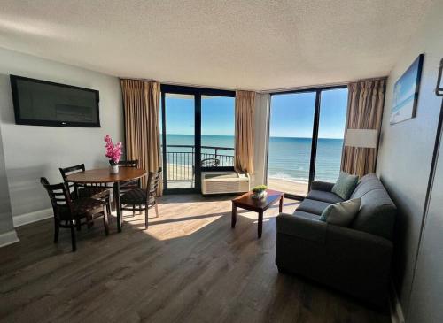 Gorgeous Oceanfront Suite 1Br Condo Dog friendly 706 — 4-Star Luxury Hotel in Myrtle Beach, United States