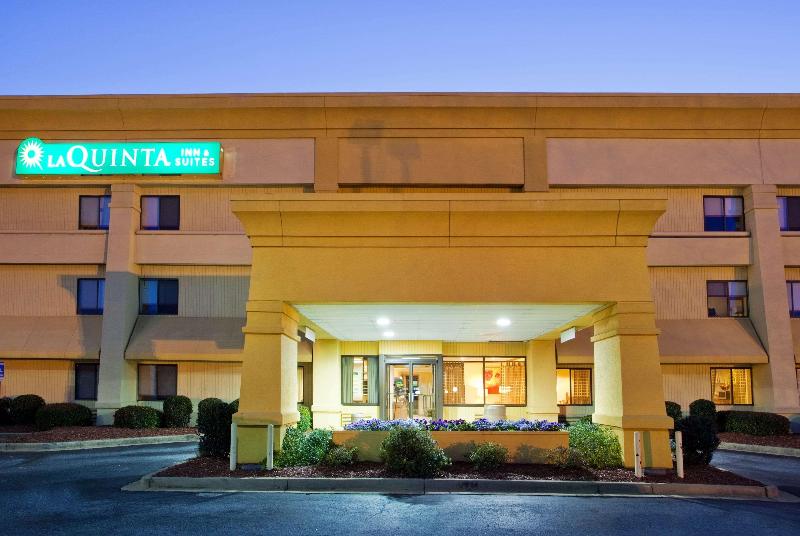 La Quinta Inn & Suites by Wyndham Columbus State University - photo 3