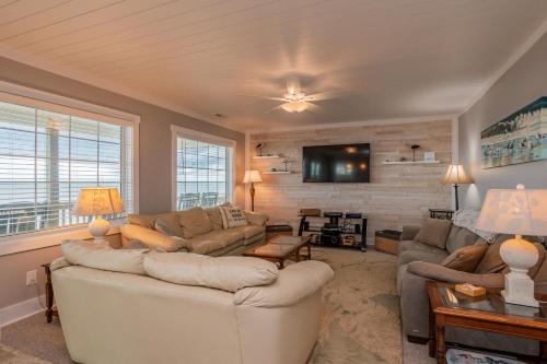 Dip Inn by Oak Island Accommodations - photo 42