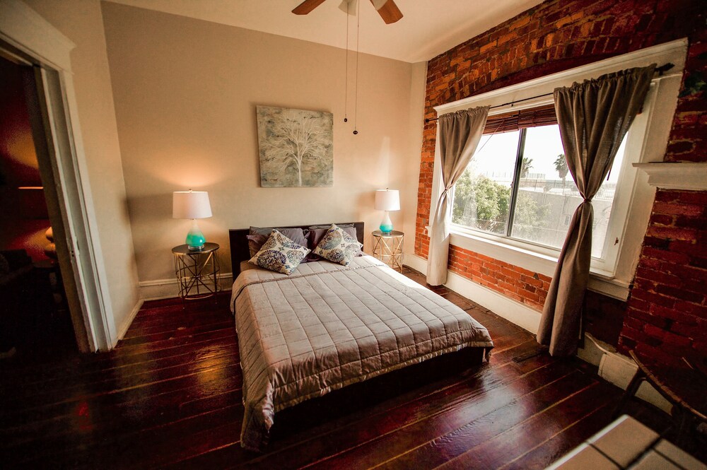 Ellison Suites - photo 20