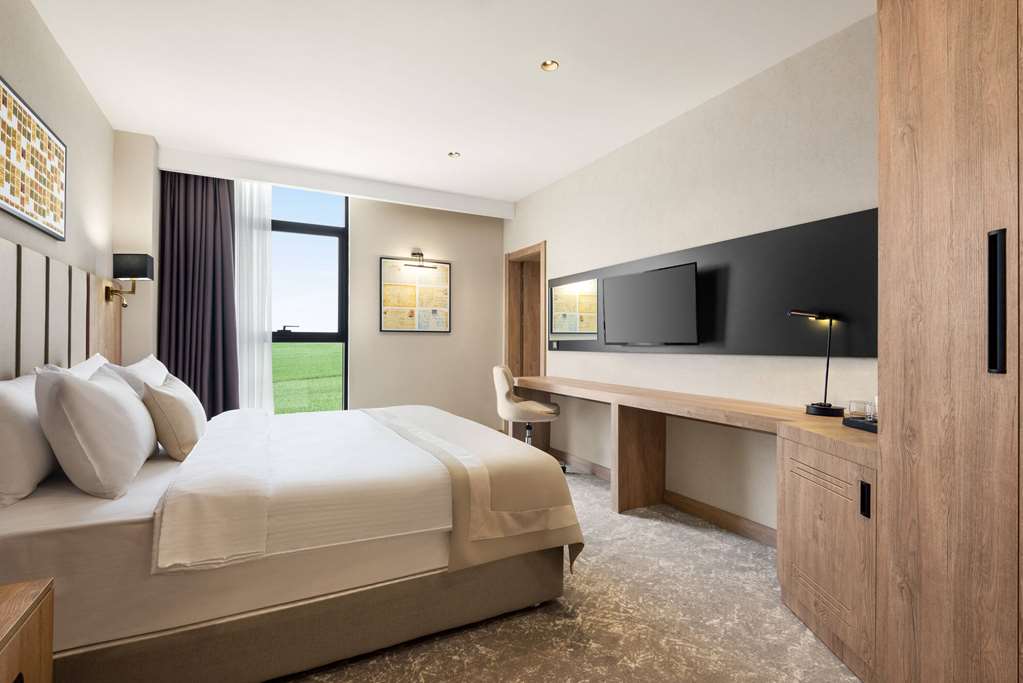 Ramada Plaza By Wyndham Batman — hotel near Batman Airport