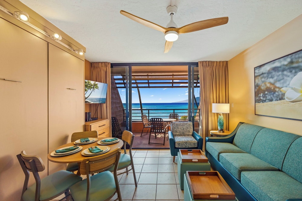 Kuleana Club #412 Oceanfront 1 bedroom & 1 bathroom Gated 2nd Fl — 4-Star Luxury Hotel in Lahaina, United States
