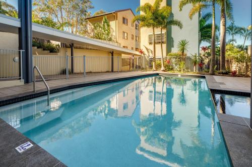 Ocean Breeze Retreat: Kings Coastal Apartment — 4-Star Luxury Hotel in Caloundra, Australia