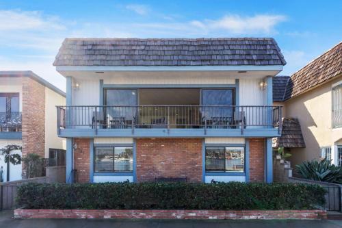 925 W Bay Ave — 4-Star Luxury Hotel in Newport Beach, United States