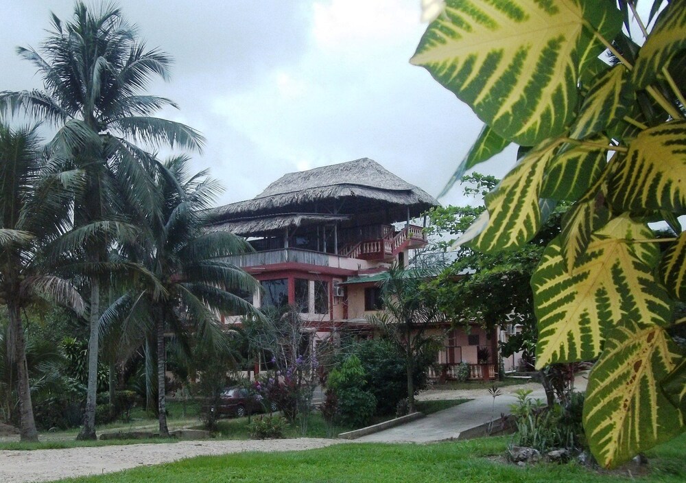 Davis Falls Inn in Dangriga, Belize