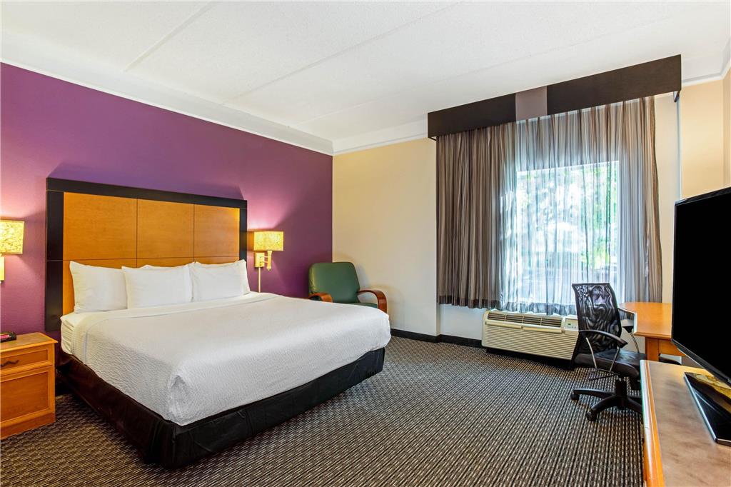 La Quinta Inn & Suites by Wyndham Orlando I Drive Conv Ctr - photo 33