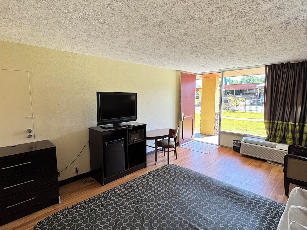 Budgetel Inn Phenix City - photo 16