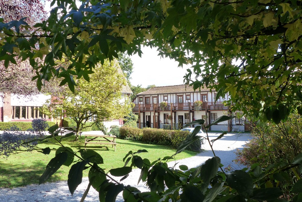 Le Domaine D’he Rambault in Montreuil, France