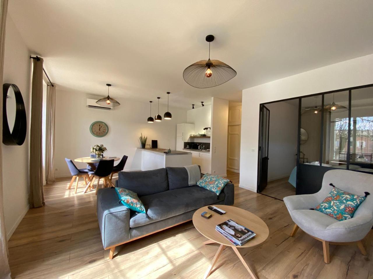 La Place du Village in Bedoin, France