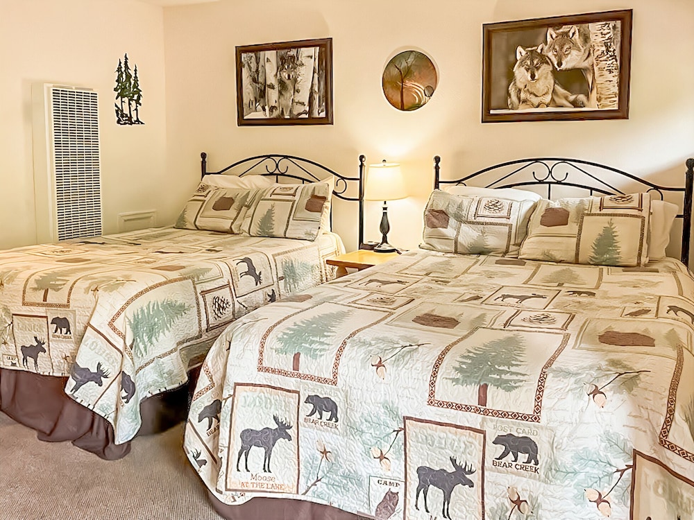 Nicky's Resort - carbon neutral hotel in Estes Park