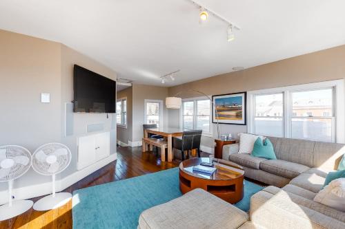 Renovated Oceanfront Penthouse — Provincetown