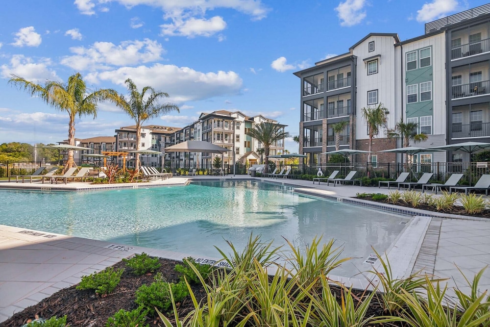 Landing Apartments near Sun City Center and Riverview — 4-Star Luxury Hotel in Wimauma, United States