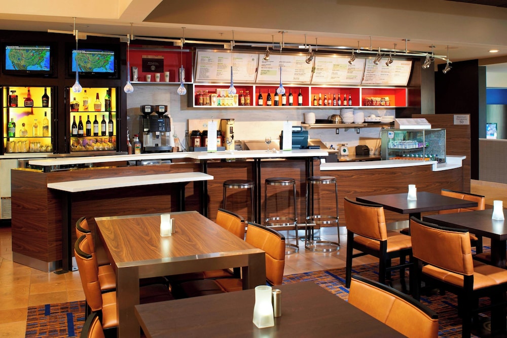 Courtyard by Marriott Rockford - photo 25