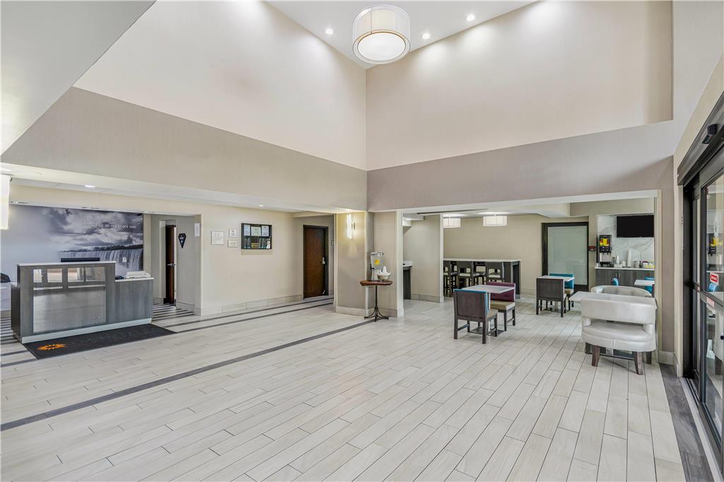 La Quinta Inn & Suites by Wyndham Batavia - photo 5