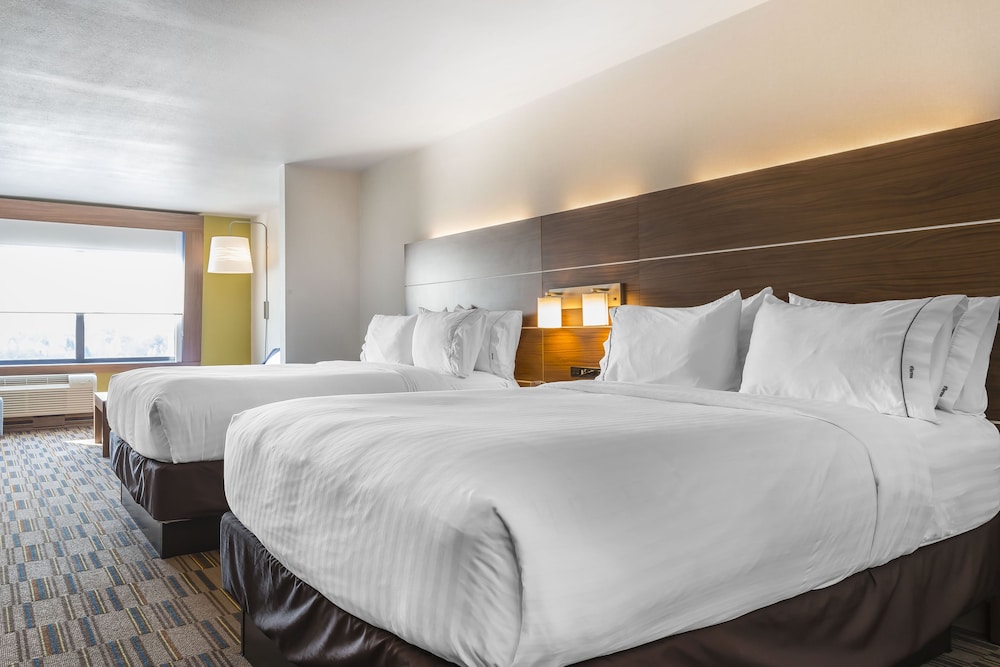 Holiday Inn Express & Suites Clarion By IHG - photo 9