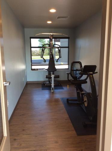 Scenic Shore Inn - photo 2