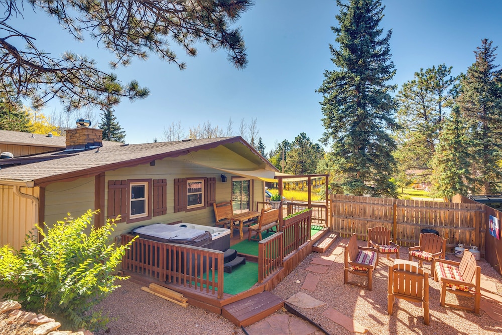 327936 Hot Tub Mtn Views: Woodland Park Gem — hotel in Woodland Park