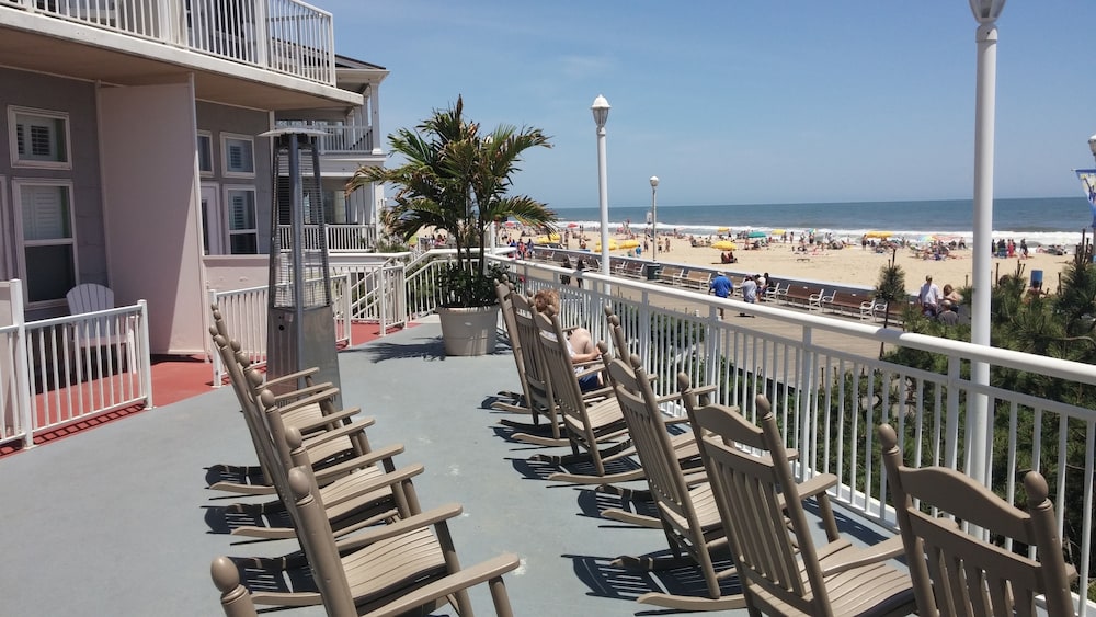 Commander Hotel & Suites - photo 87