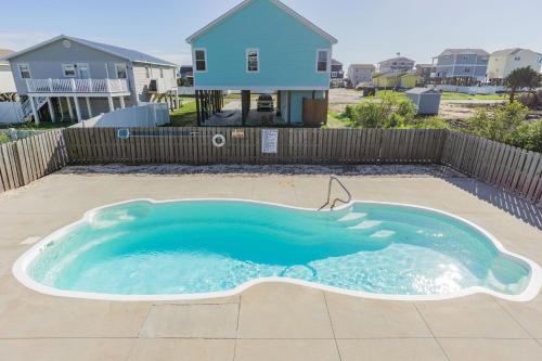 Kiki Hut by Oak Island Accommodations - photo 2