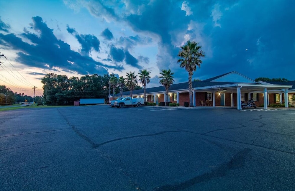 Winton Inn & Suites - photo 19