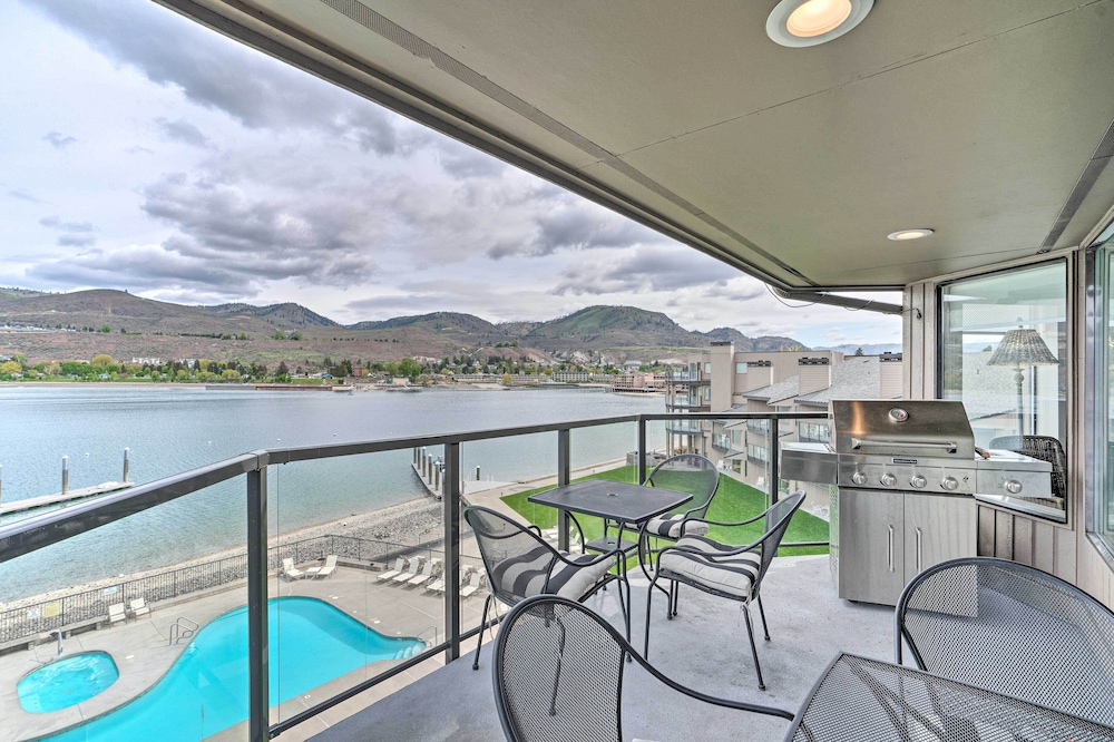 Beautiful Condo with Balcony on Lake Chelan — 4-Star Luxury Hotel in Chelan, United States