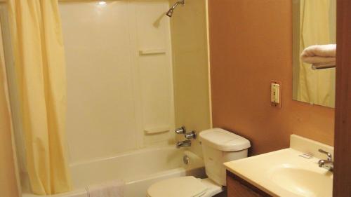 Holiday Capri Motel pet-friendly hotel Tallulah